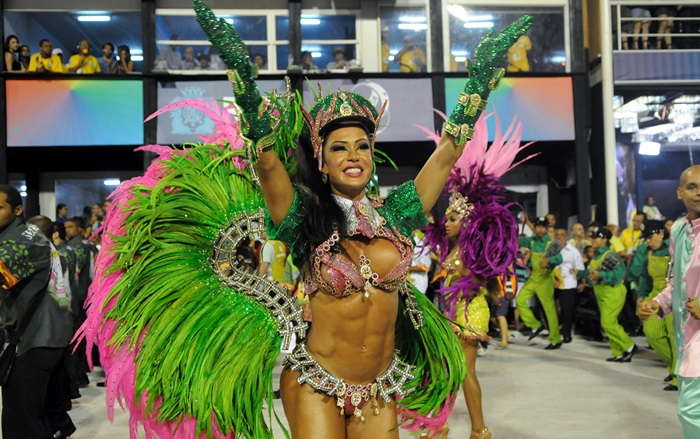 For the second consecutive year, Gracyanne Barbosa will show corpão the battery X -9 Paulistana. It contains the parades of the Carnival of Sao Paulo